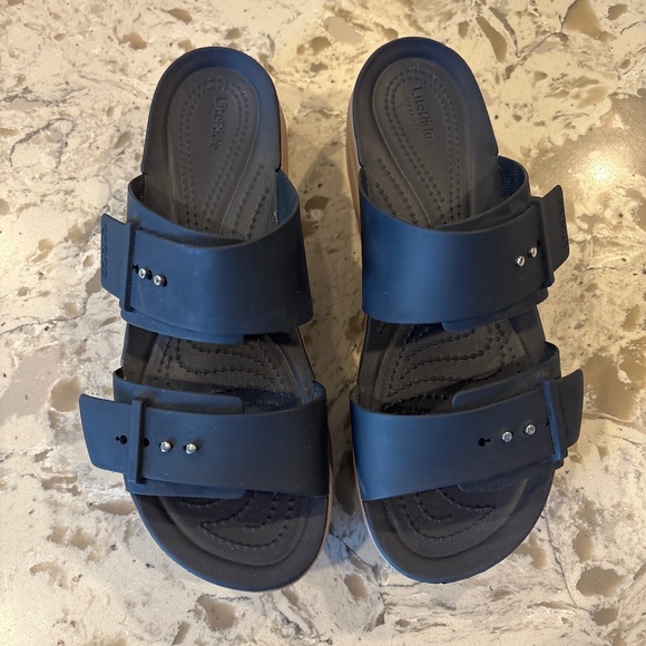 Women!s Navy Crocs Brooklyn Low Wedge Sandals W 10 EUC - Picture 1 of 6